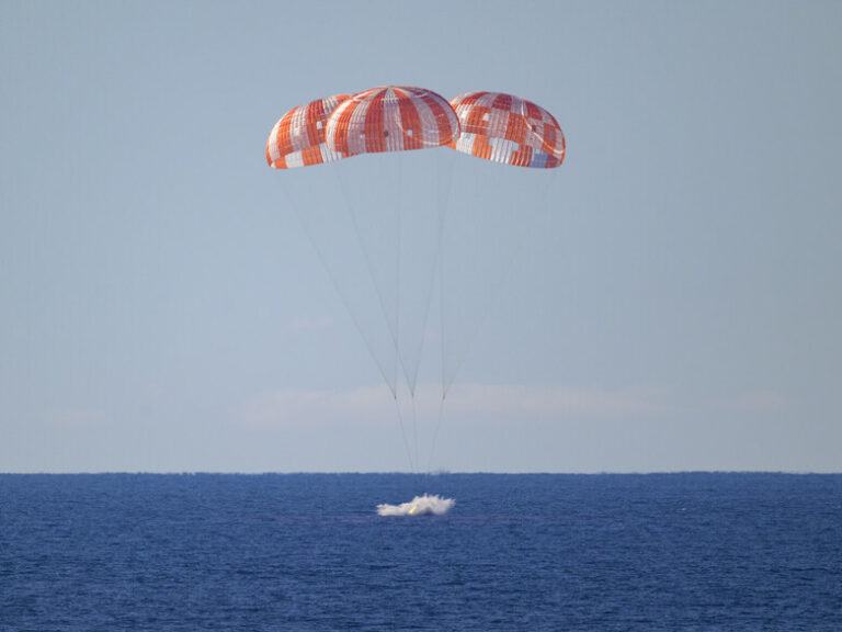 Lockheed Martin NASA Orion spacecraft splashing down - defencebuyer.com